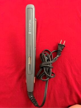 Remington Gray and Black Flat Iron Hair Straightener
